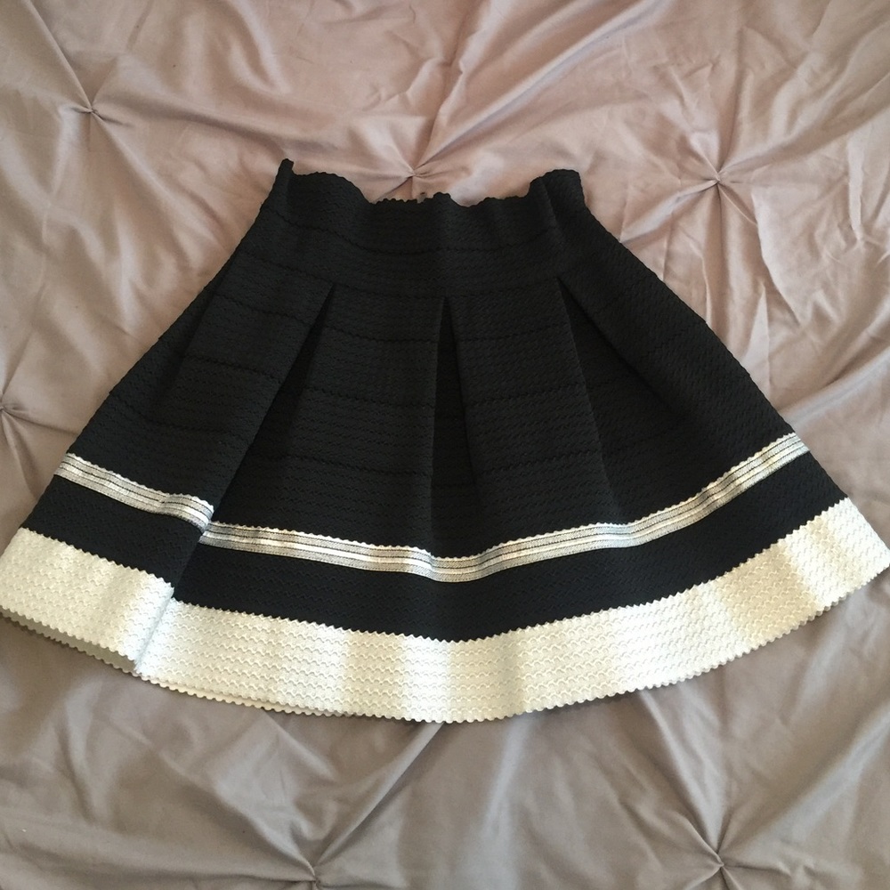 Boutique 5ive Pleated Round Skater Skirt